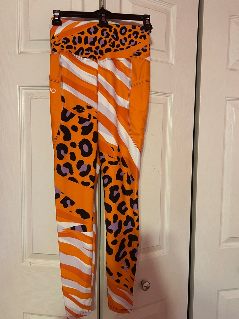 Looney Legs London Cheetah, Tiger Print Active Leggings Size Medium